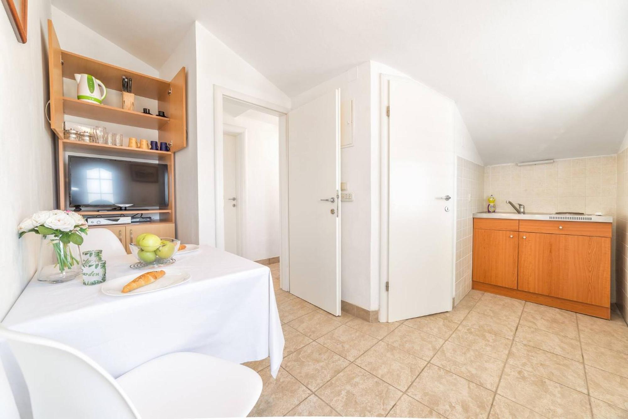 Nikol Apartment Водице Екстериор снимка