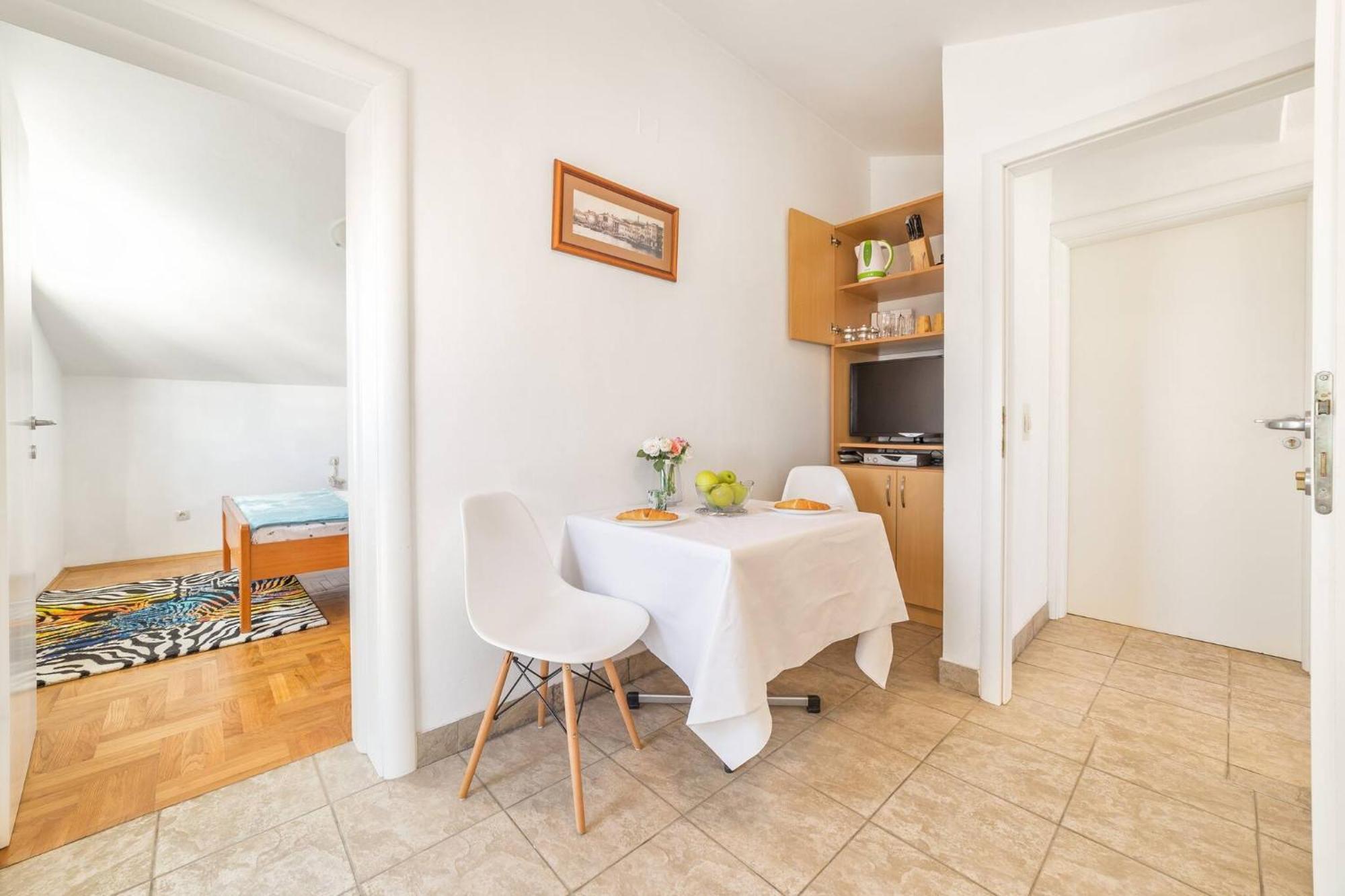 Nikol Apartment Водице Екстериор снимка